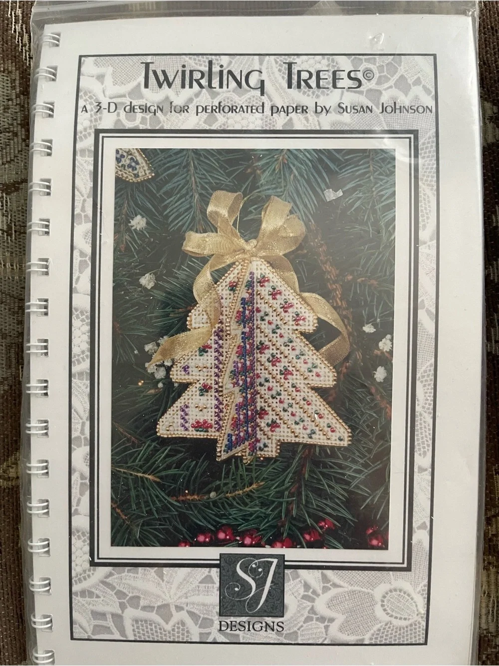 SJ Designs Twirling Trees & Hearts Perforated Paper and Bead 3D Ornament Kits